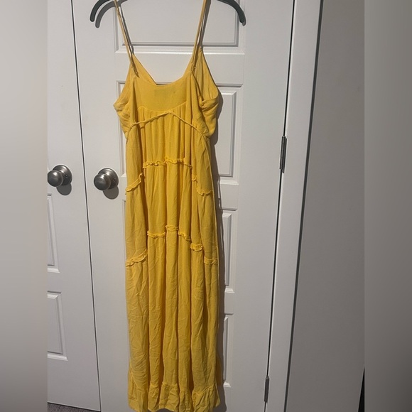 Slate and Willow Yellow Tiered Maxi Dress. Small - Picture 7 of 8